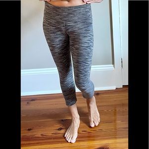 Lululemon Athletica yoga athletic leggings size 4